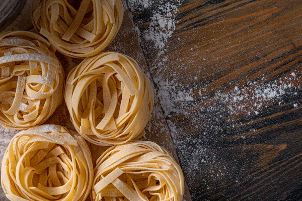 Pâtes Fettuccine Maison Pliées Forme Nid Cuisine Maison Avec Des — Photo