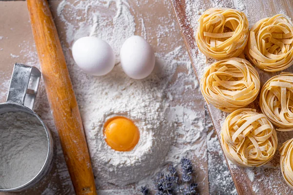 Pâtes Fettuccine Maison Pliées Forme Nid Cuisine Maison Avec Des — Photo