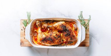 lezzetli ve iştah açıcı portakallı kızarmış ördek.