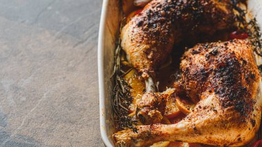 lezzetli ve iştah açıcı portakallı kızarmış ördek.