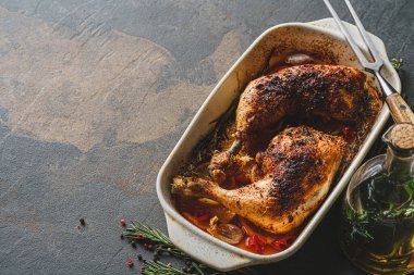 lezzetli ve iştah açıcı portakallı kızarmış ördek.