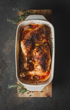 lezzetli ve iştah açıcı portakallı kızarmış ördek.