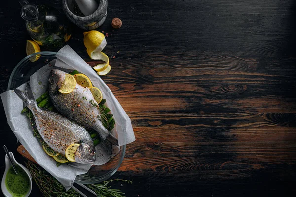 Konsep Makan Malam Lezat Untuk Dua Orang Dari Dorado Ikan — Stok Foto