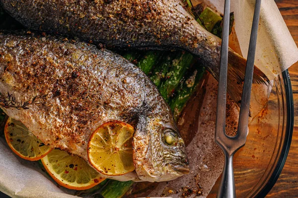 Konsep Makan Malam Lezat Untuk Dua Orang Dari Dorado Ikan — Stok Foto