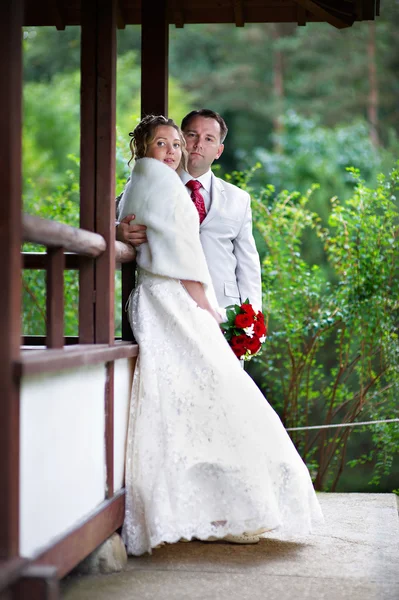 Bride and groom near house of japan style — Stock Photo, Image