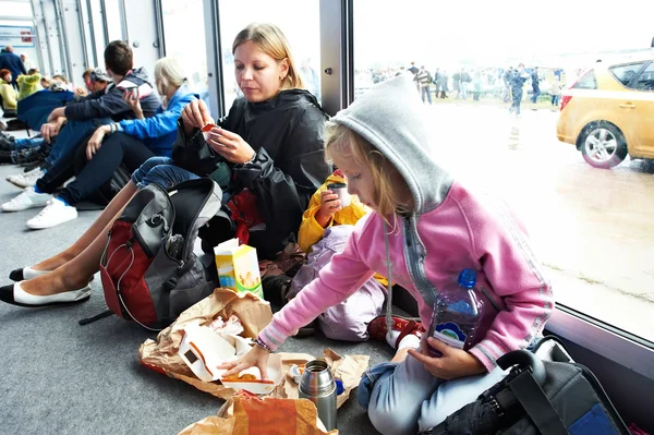 Flüchtlinge warten darauf, ins Reservat geschickt zu werden — Stockfoto