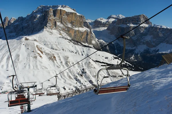 View of the valley from the slope of the mountain — Stock Photo, Image