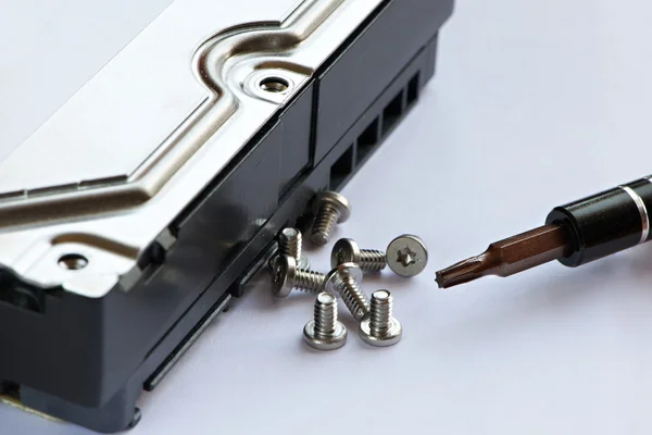 Screwdriver and screws near hard drive — Stock Photo, Image