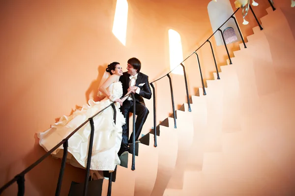 Happy bride and groom on ladder — Stock Photo, Image