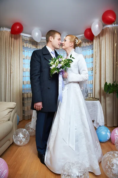Happy bride and groom together — Stock Photo, Image