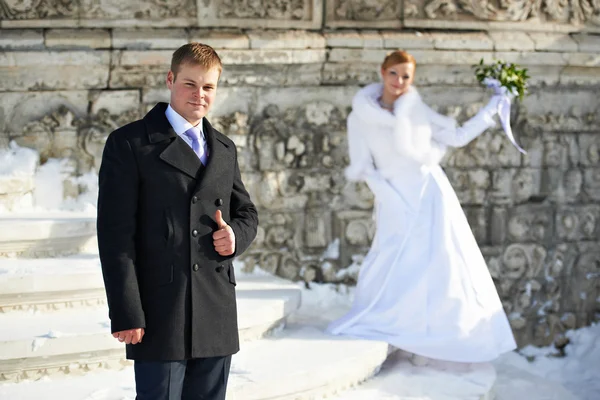 Happy bride and groom on wedding walk — Stock Photo, Image