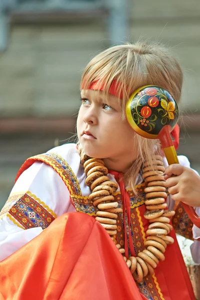 Ragazza russa in costume nazionale — Foto Stock