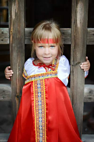 Ragazza russa in costume nazionale — Foto Stock