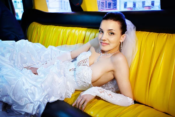 Beauty bride in wedding limousine — Stock Photo, Image