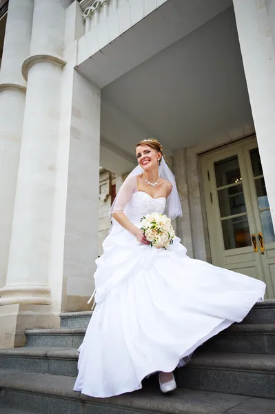 Happy bride with wedding bouquet — Stock Photo, Image