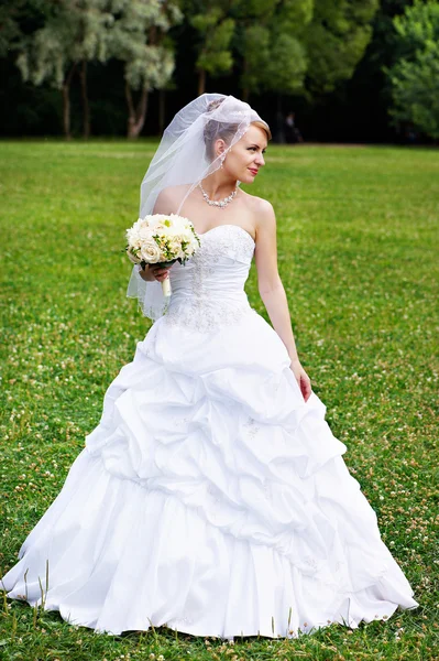 Happy bride — Stock Photo, Image