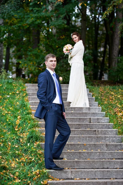 Romantic bride and groom — Stock Photo, Image