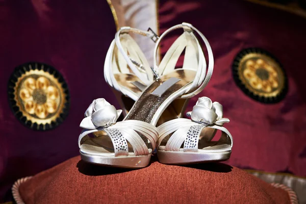 Buty ślubne dla narzeczonych — Stockfoto