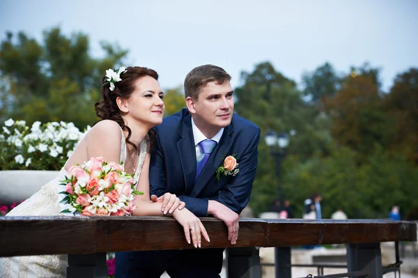 Happy bride and groom on wedding walk — Stock Photo, Image