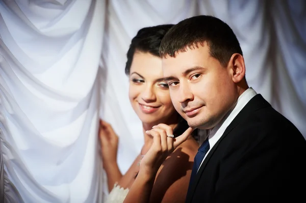 Bride and groom on wedding day — Stock Photo, Image