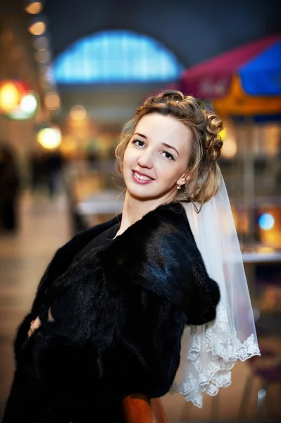 Beautiful bride in a fur coat — Stock Photo, Image