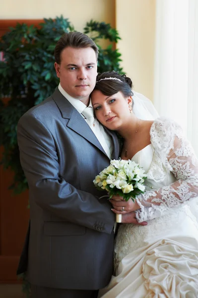 Elegant bride and groom — Stock Photo, Image