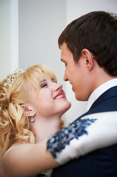 Happy embrace bride and groom — Stock Photo, Image