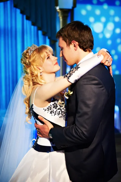 Wedding dance the bride and groom — Stock Photo, Image