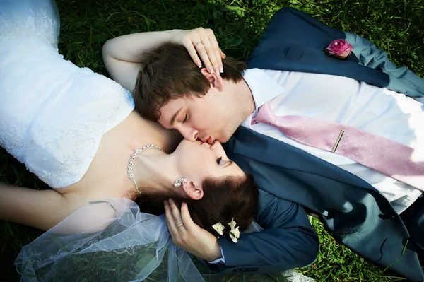 Romantic kiss bride and groom — Stock Photo, Image