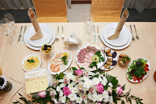 Wedding table for newlyweds — Stock Photo, Image