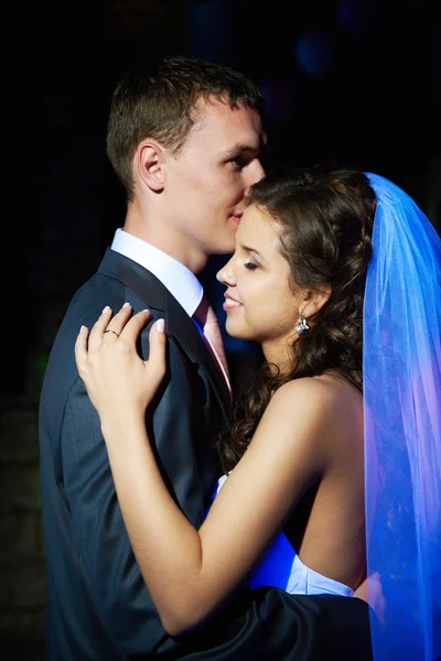 Romantic dance young bride and groom — Stock Photo, Image