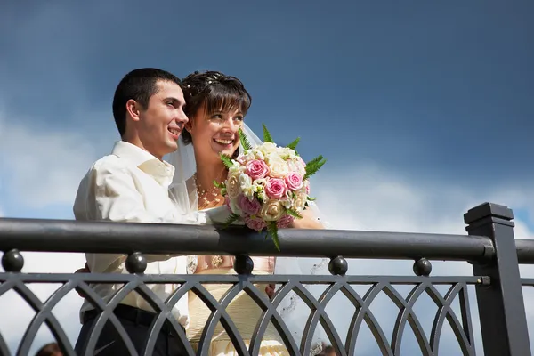 Happy bride and groom on wedding walk — Stock Photo, Image