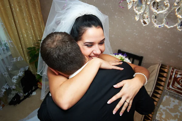 Happy embrace bride and groom — Stock Photo, Image