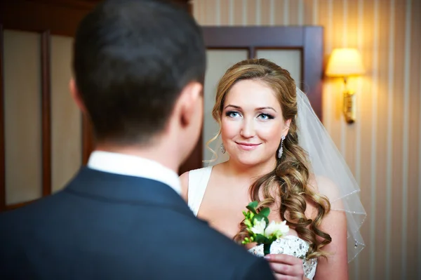 Novia y novio felices — Foto de Stock