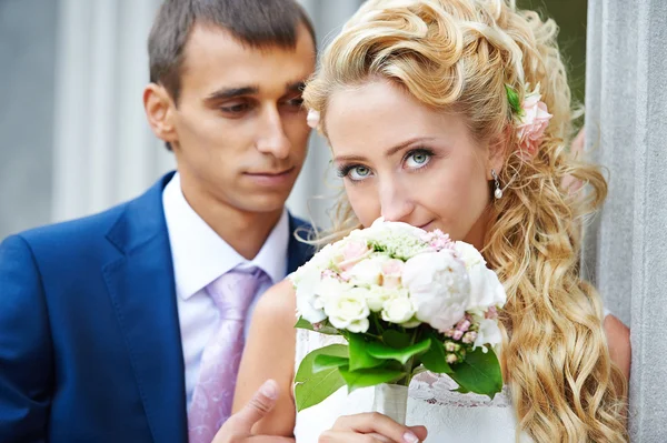 Romantic bride and groom on wedding walk — Stock Photo, Image