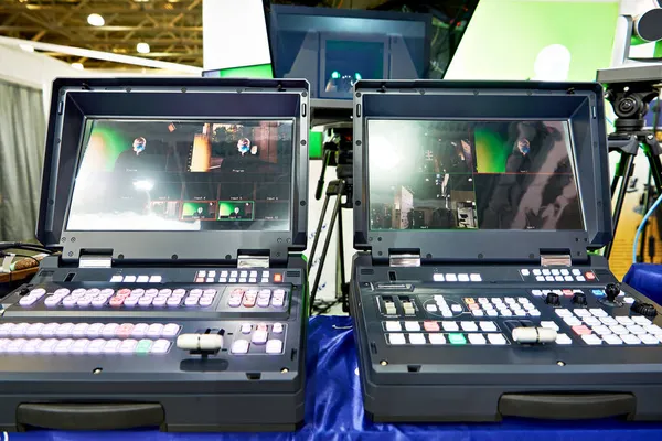 Przenośne Przełączniki Studio Produkcji Wideo Wbudowanymi Monitorami — Zdjęcie stockowe