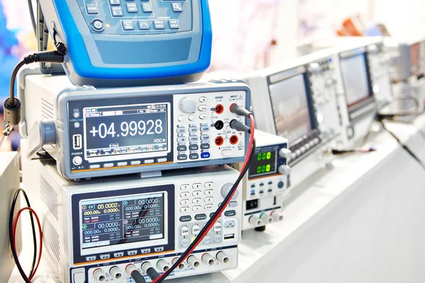 Stromversorgungen Und Elektronische Messgeräte Labor — Stockfoto