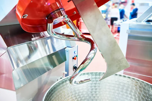 Knetmaschine Mit Zwei Geschwindigkeiten Auf Der Messe Der Lebensmittelindustrie — Stockfoto