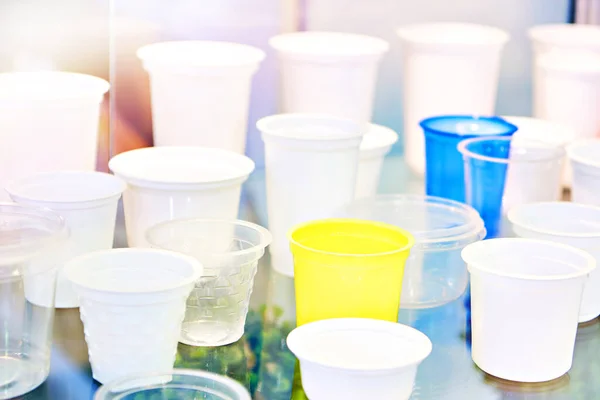 Sergide Tek Kullanımlık Plastik Gıda Ambalajı — Stok fotoğraf