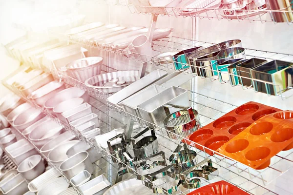 Bakeware Diversi Sulla Vetrina Del Negozio — Foto Stock