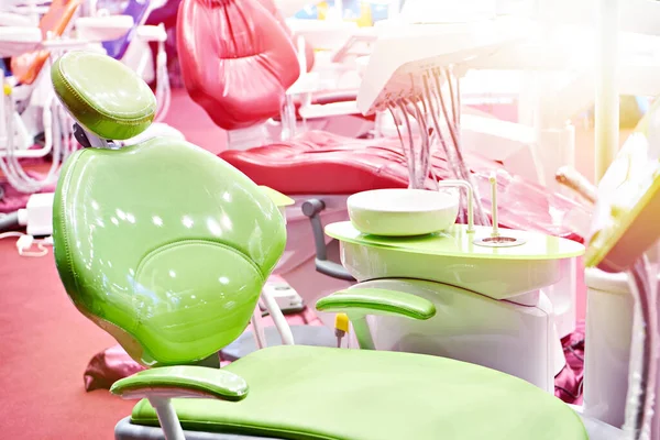Krzesło Dentystyczne Sprzęt Kliniczny Wystawie — Zdjęcie stockowe