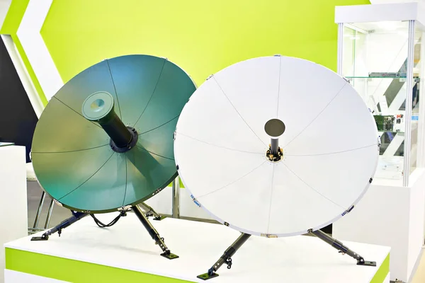 Antenas Para Estações Móveis Comunicação Satélite Exposição — Fotografia de Stock