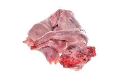 Beyaz arkaplanda izole edilmiş çiğ et