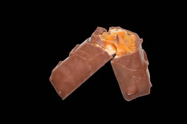 Beyaz arkaplanda izole edilmiş çikolata şekeri