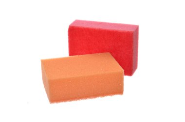 Beyaz arkaplanda izole edilmiş bulaşık yıkama süngeri