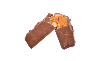 Beyaz arkaplanda izole edilmiş çikolata şekeri