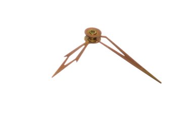 Beyaz arkaplanda izole edilmiş eski saatlerin yedek parçaları