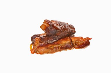 beyaz arka plan üzerinde izole kızarmış et