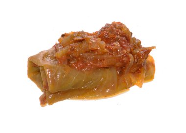 Beyaz arka planda izole edilmiş etli lahana ruloları.