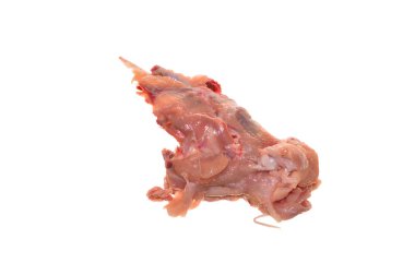 Beyaz arkaplanda izole edilmiş çiğ et